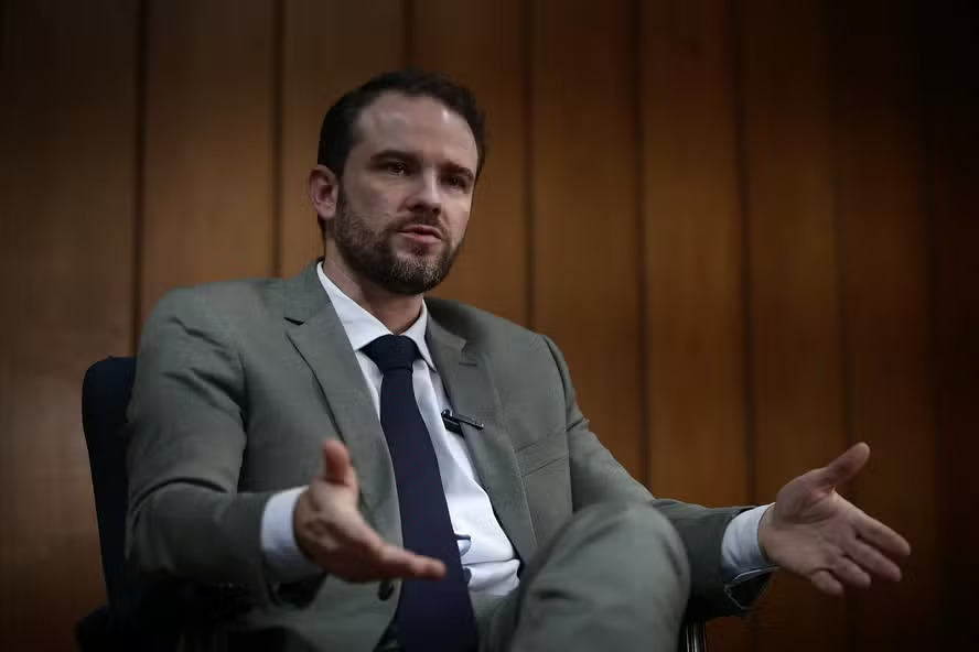 Ajuste das contas públicas deve ocorrer sem loucuras, diz ministro da Fazenda